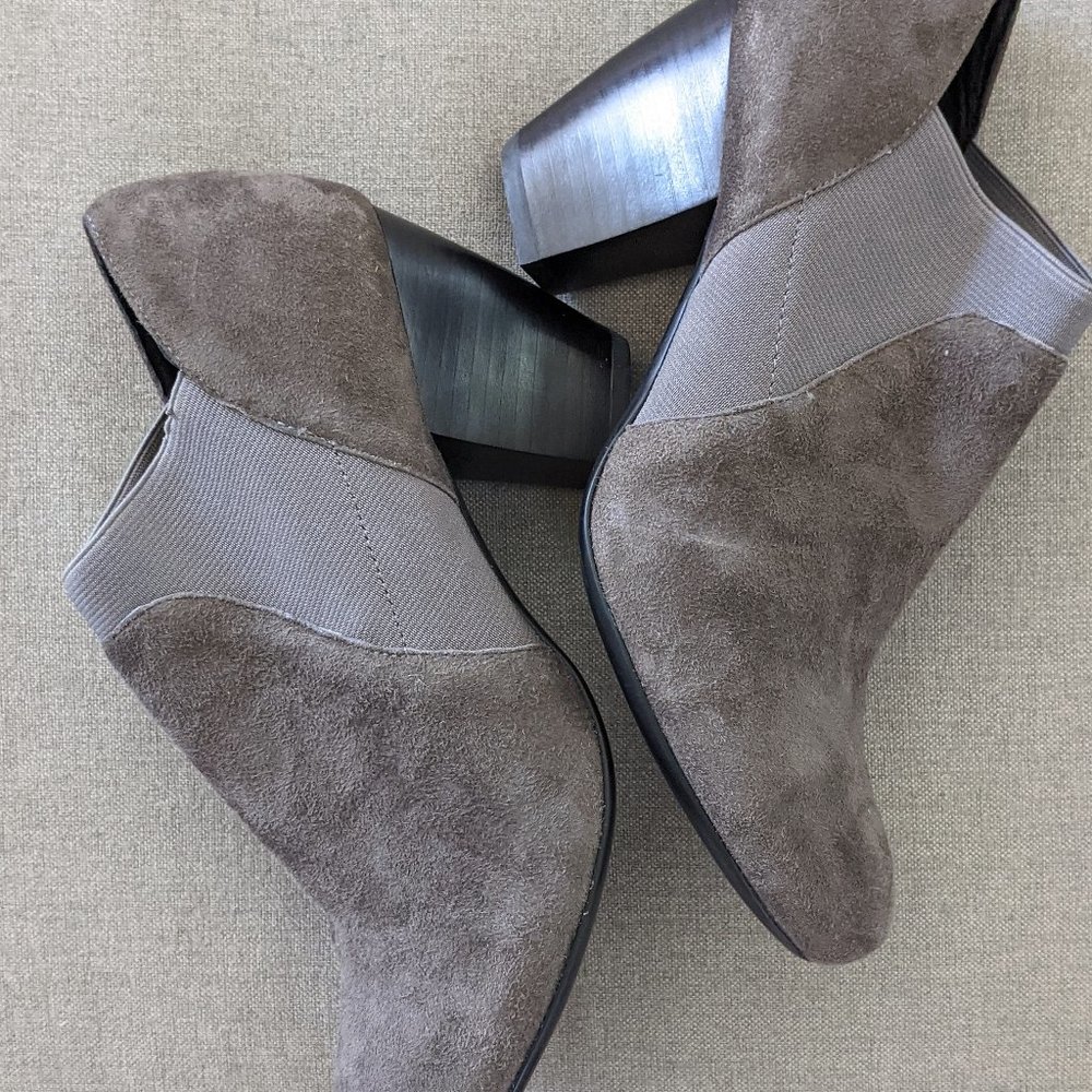 Vaneli gray suede booties size 9 Narrow